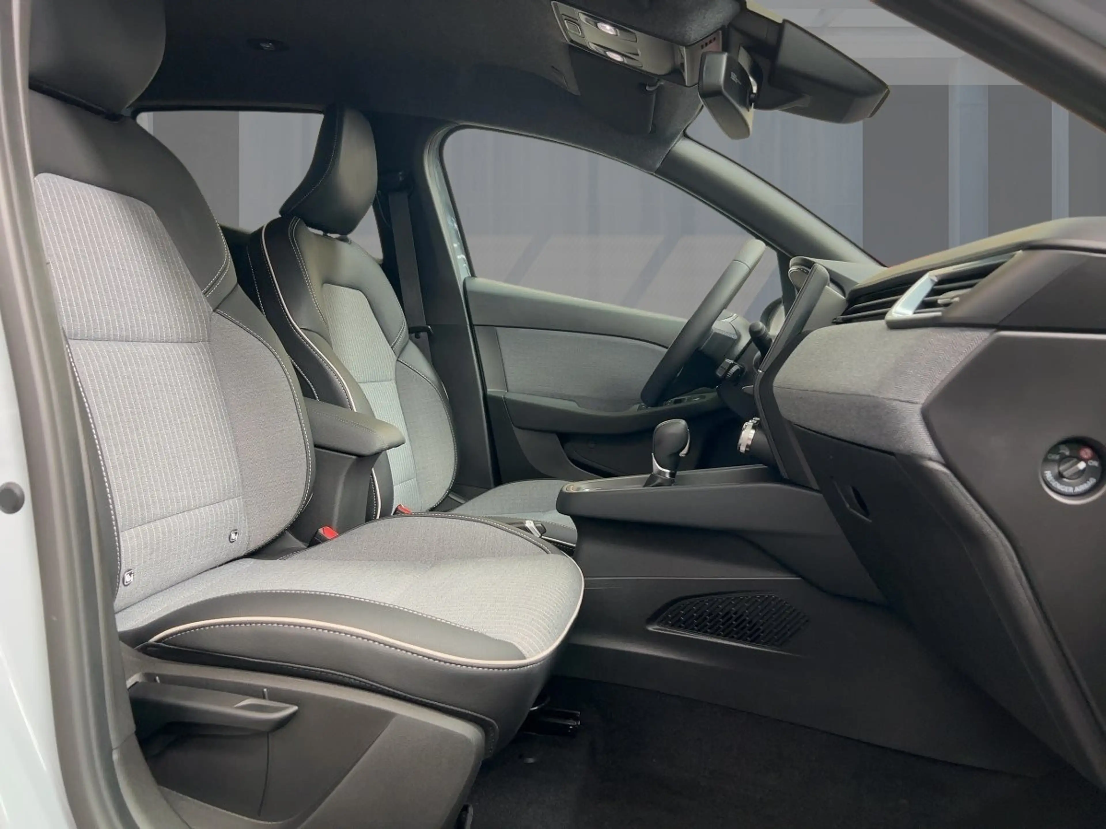 Renault Clio TECHNO E-Tech FULL HYBRID 145 CARPLAY — photo 8