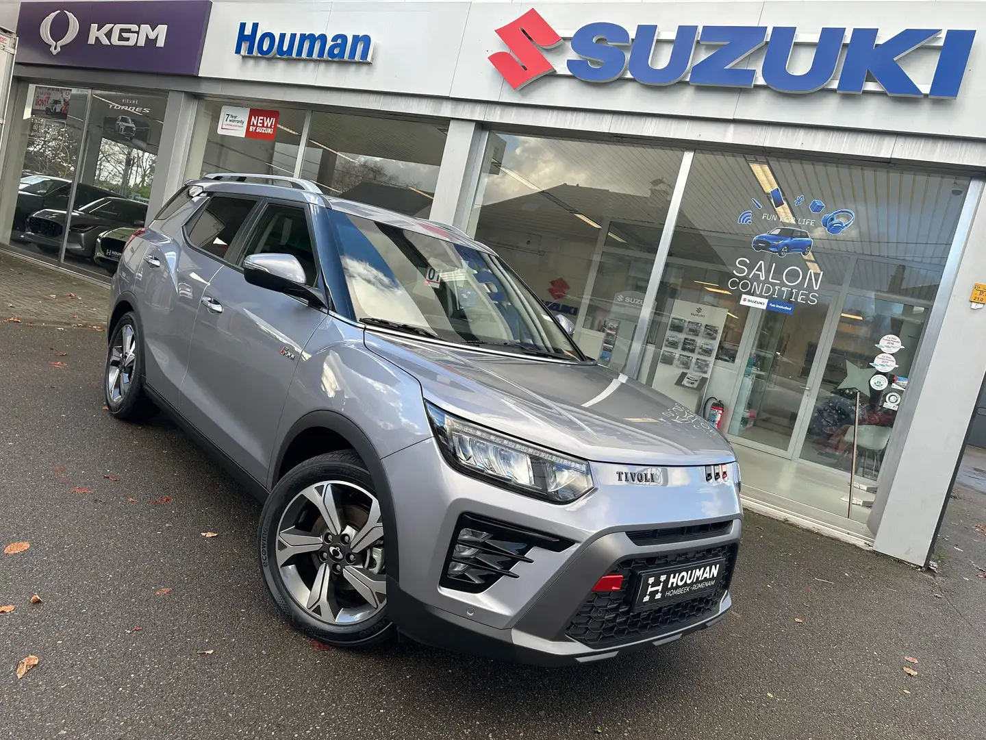 SsangYong Tivoli KGM *GRAND TIVOLI* 1.5 T-GDI Titanium Plateado - 1