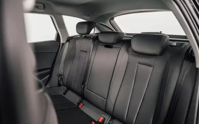 Audi A4 view 9
