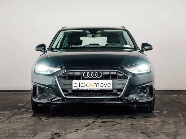 Audi A4 view 4