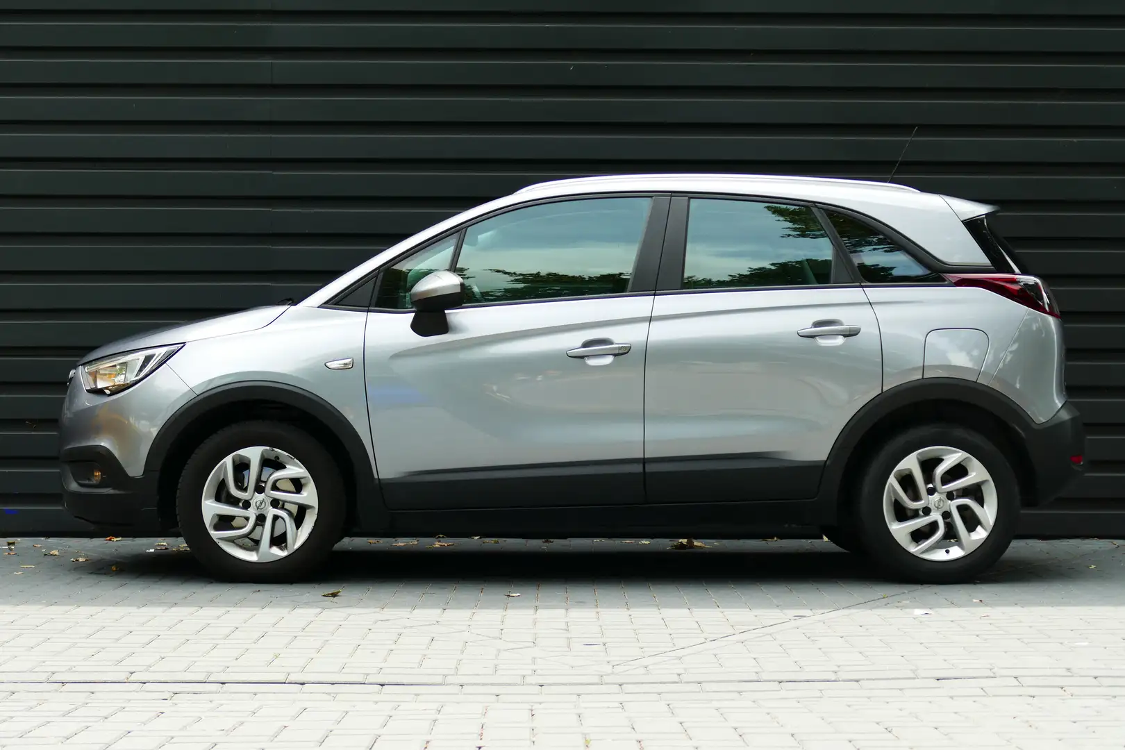 Opel Crossland X 1.2 TURBO 110PK EDTION / NAVI / LED / AIRCO / PDC Grijs - 2