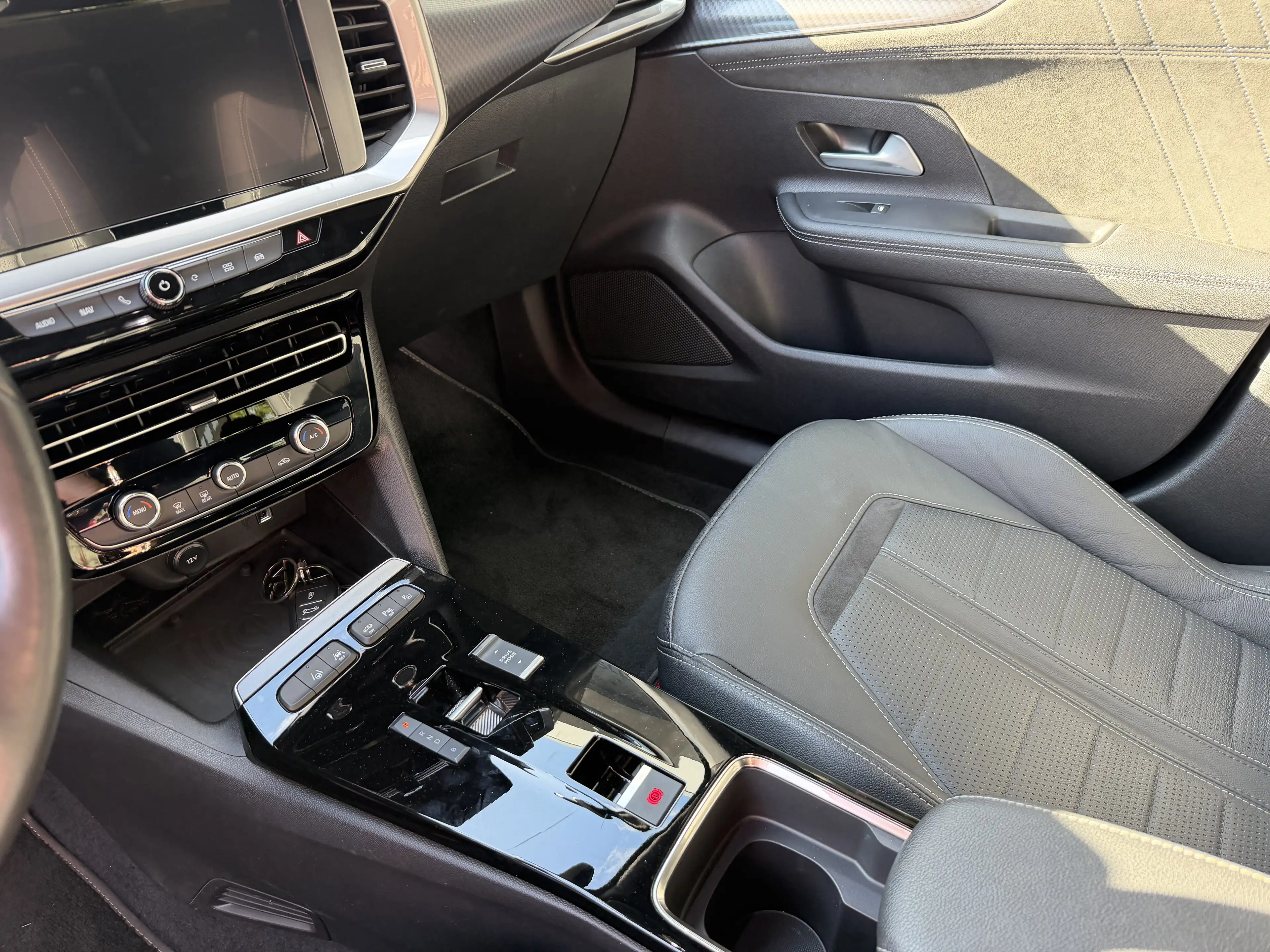 Opel Mokka-E ULTIMATE 50KWH 136PK 100KW ELEKTRISCH — photo 5