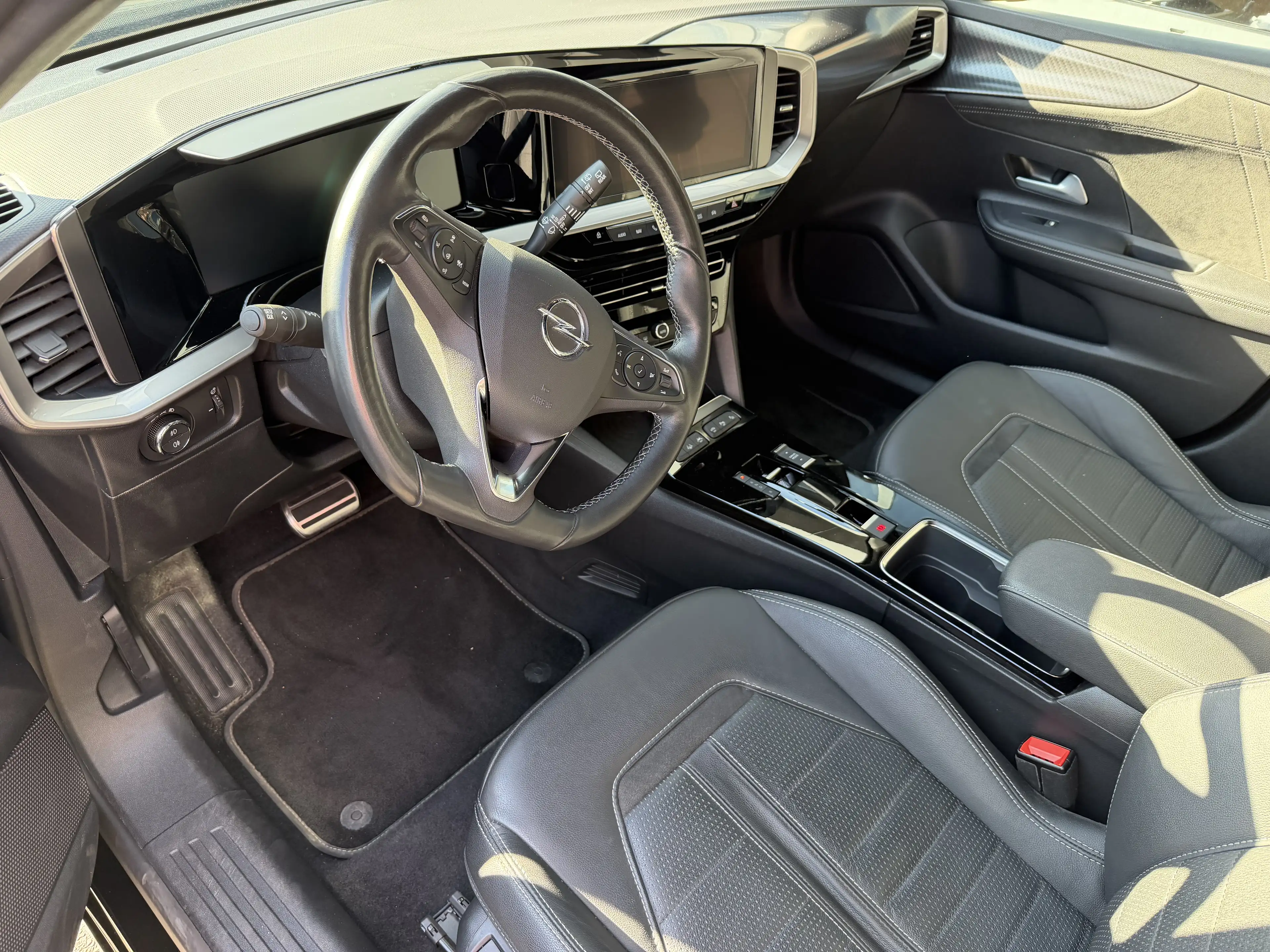 Opel Mokka-E ULTIMATE 50KWH 136PK 100KW ELEKTRISCH — photo 3