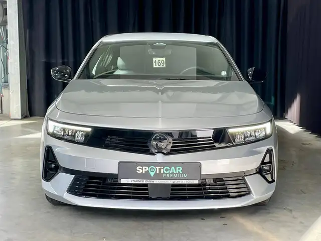 Opel Astra view 5