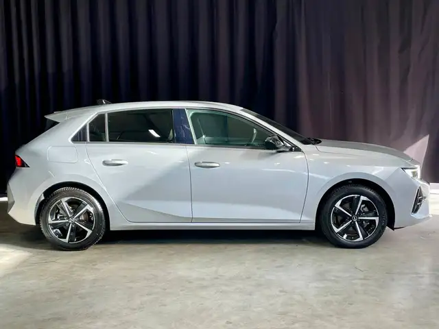 Opel Astra view 8