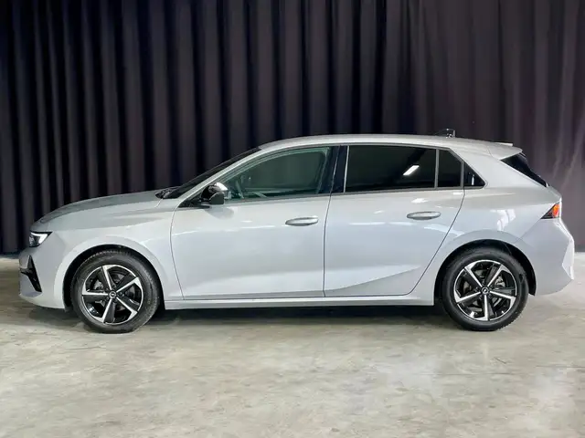 Opel Astra view 7
