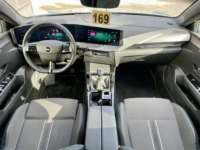 Opel Astra view 11