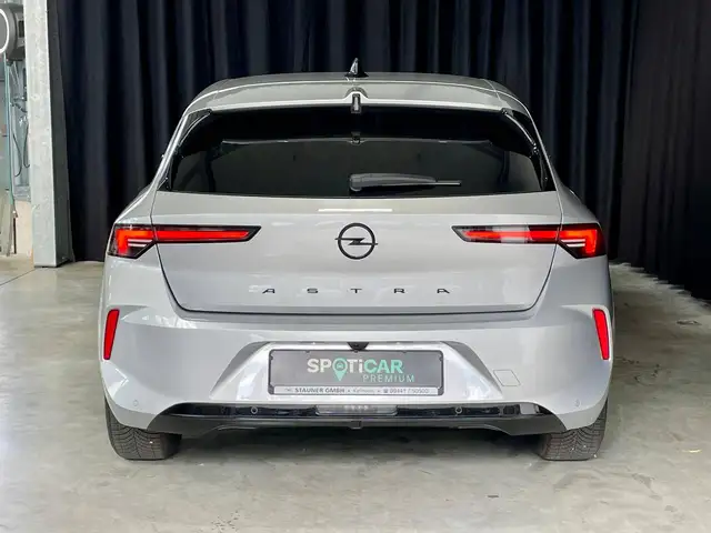 Opel Astra view 6