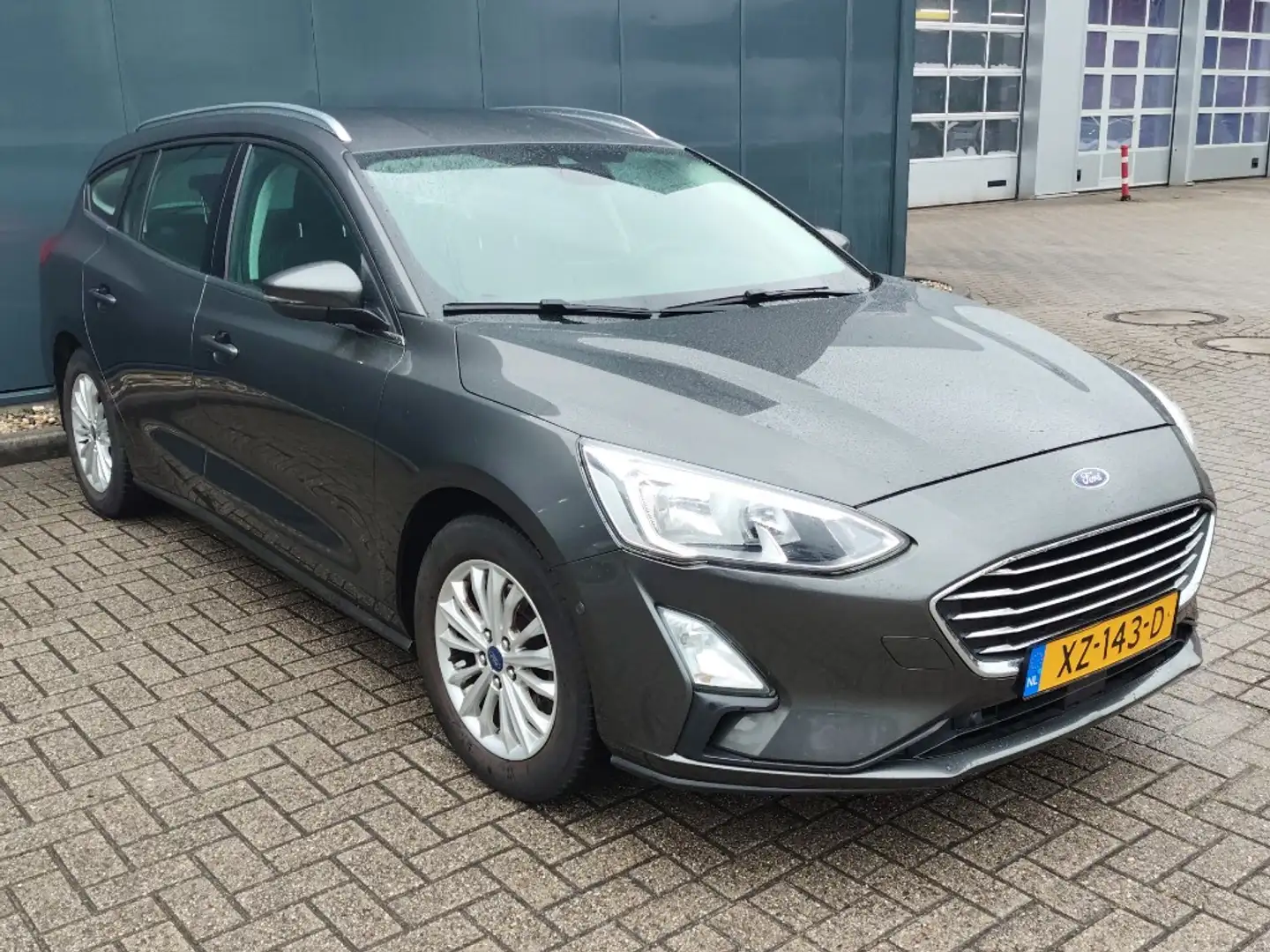 Ford Focus Wagon 1.0 EcoBoost 125pk Titanium Business Grijs - 2