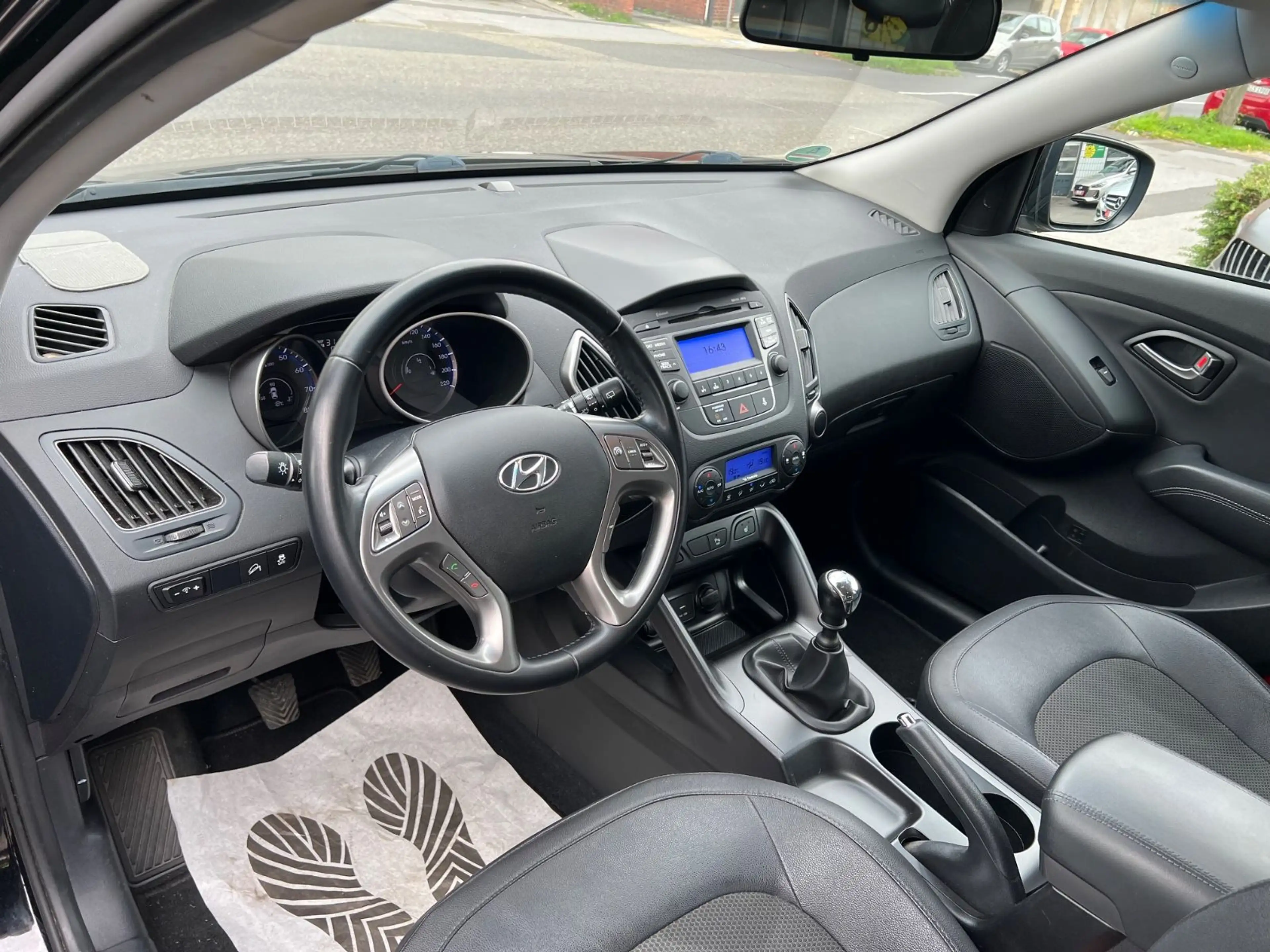 Hyundai iX35 blue 1.6l Finale 2WD*Sitzheizung*Tüv* — photo 15