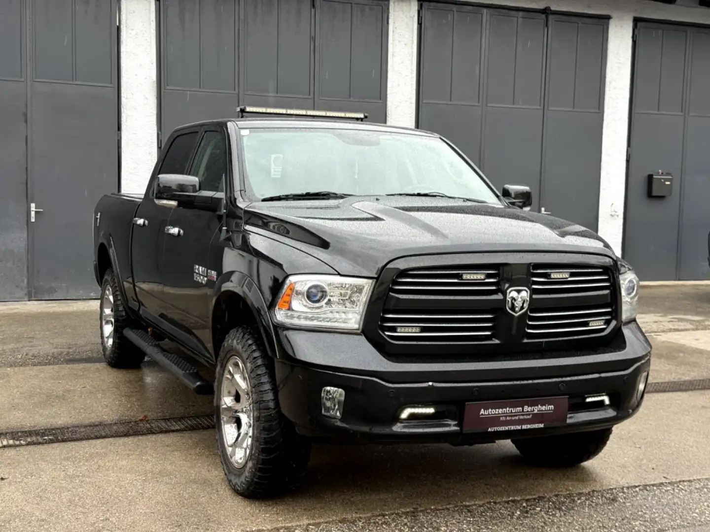 Dodge RAM 5.7 Hemi Laramie Schwarz - 2