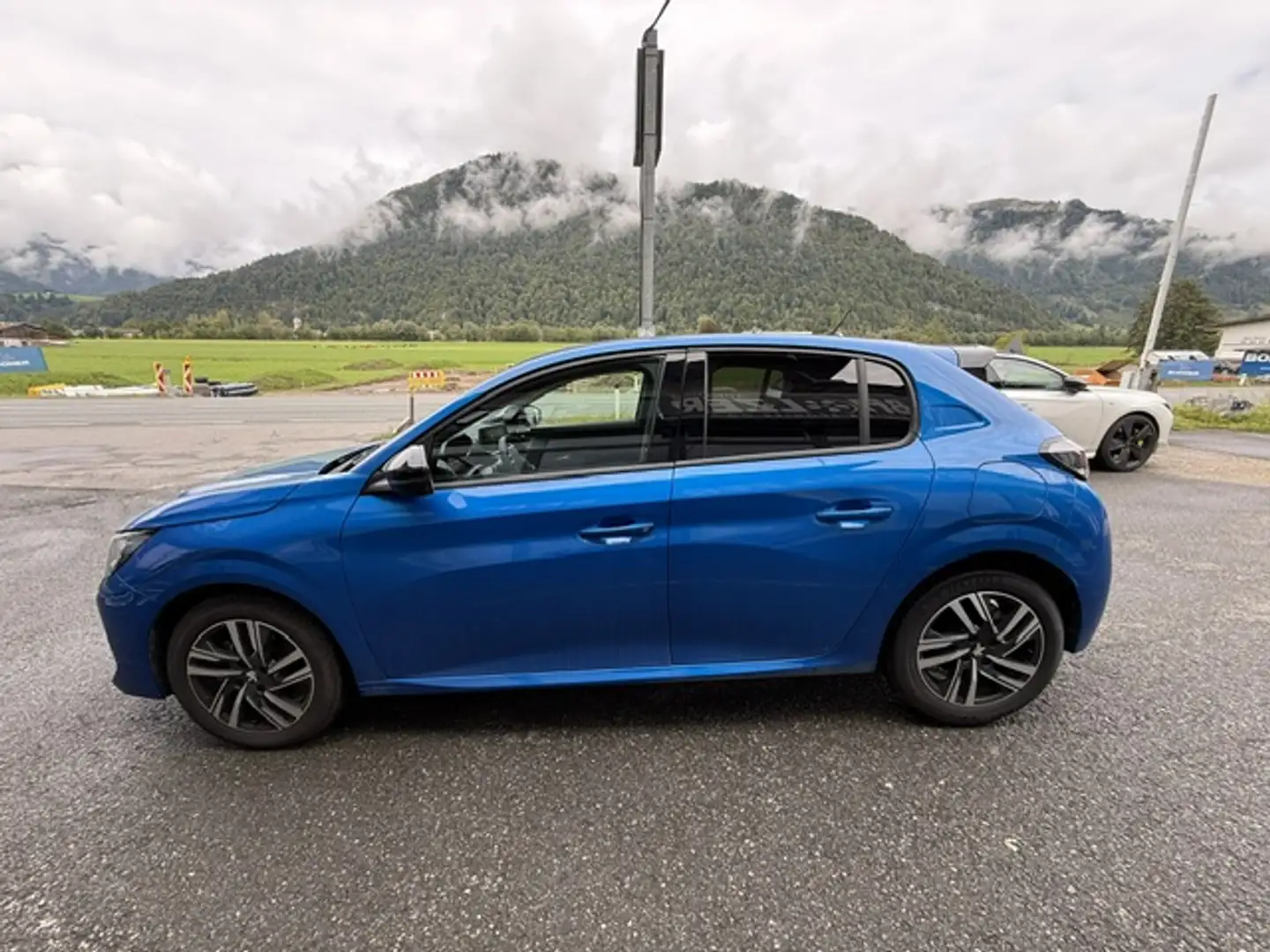 Peugeot 208 Allure Pure Tech 100 EAT8 Blau - 2