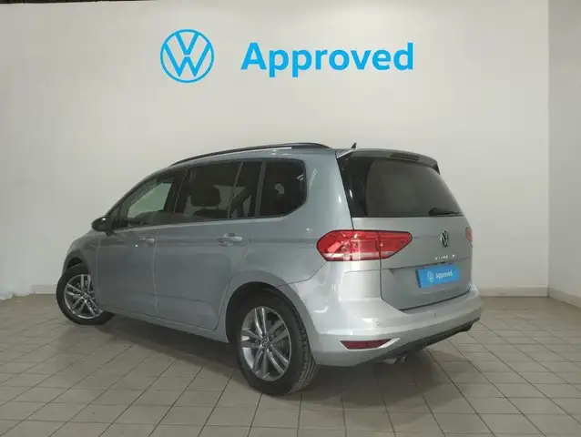 Volkswagen Touran view 2