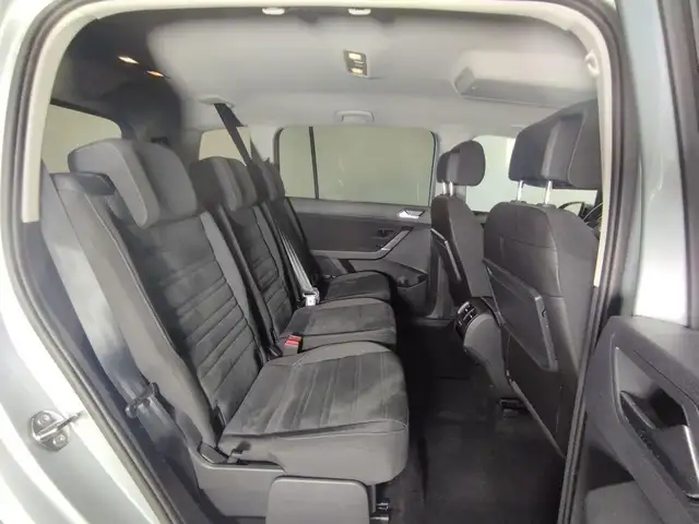 Volkswagen Touran view 6