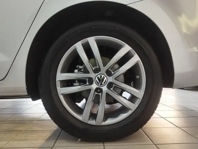 Volkswagen Touran view 8