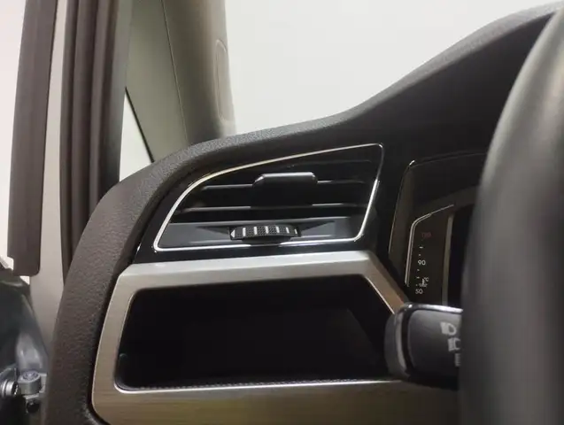 Volkswagen Touran view 11