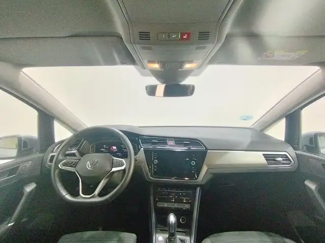 Volkswagen Touran view 4