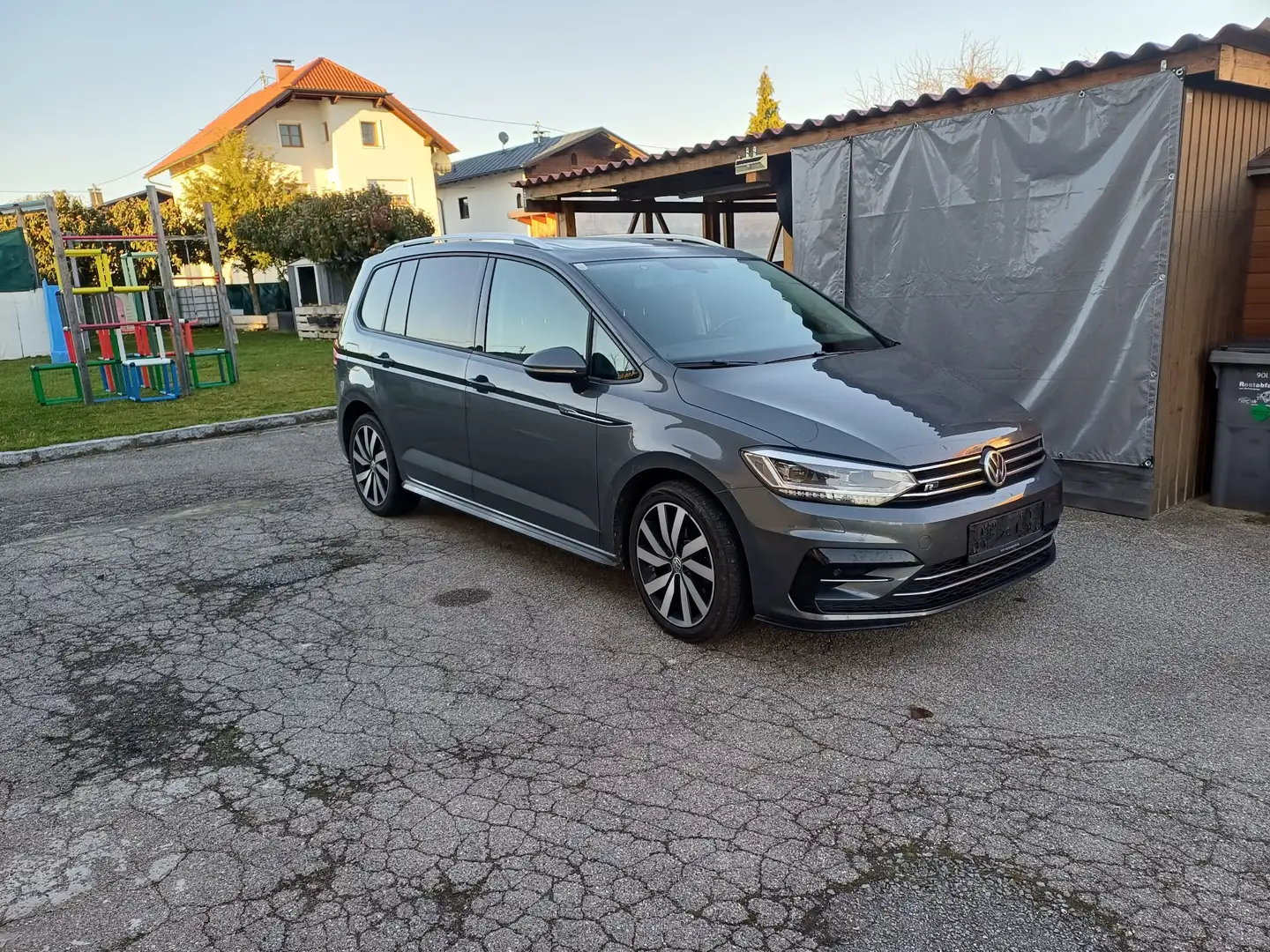 Volkswagen Touran Highline 2,0 SCR TDI DSG - 2