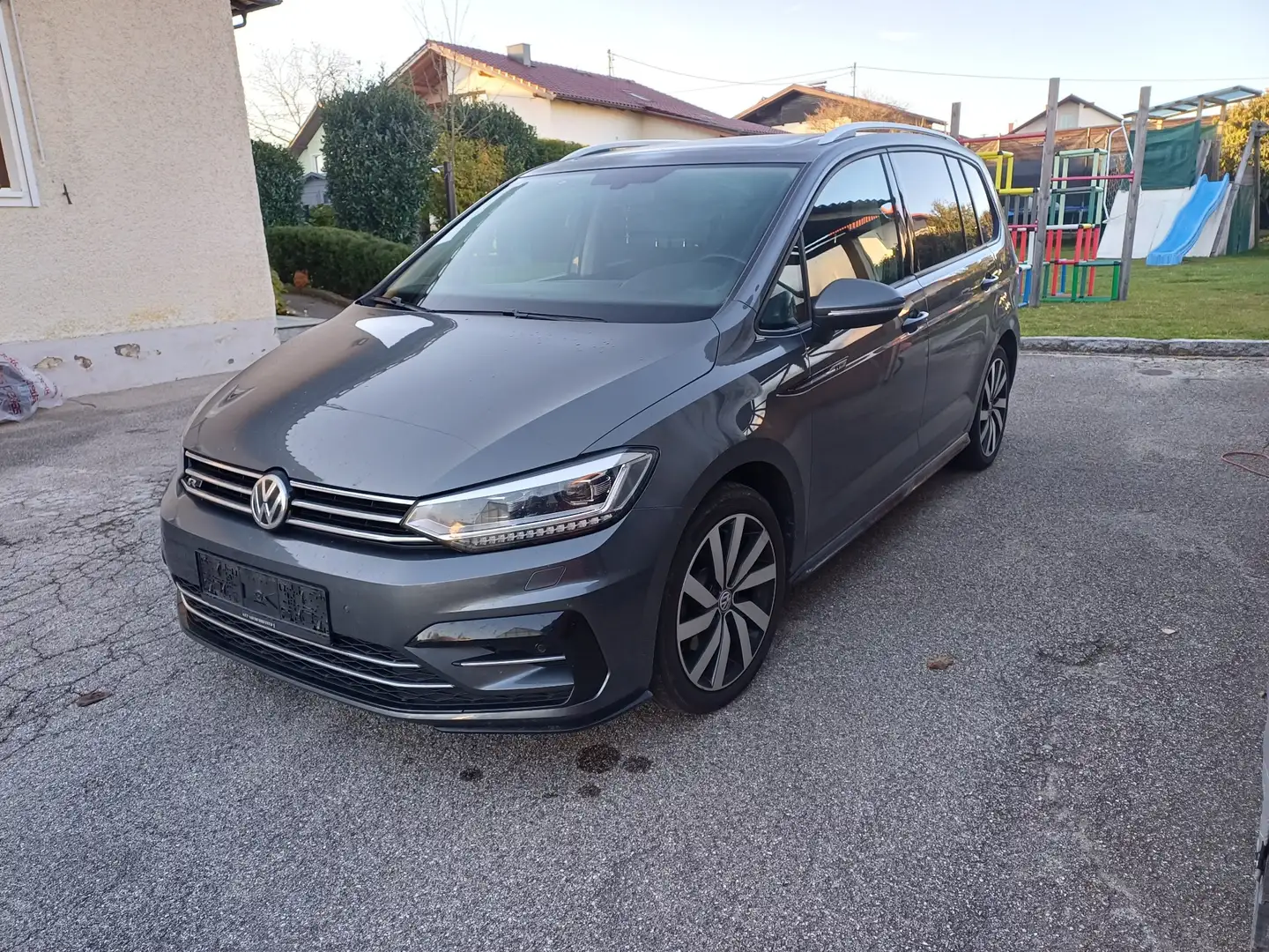 Volkswagen Touran Highline 2,0 SCR TDI DSG - 1