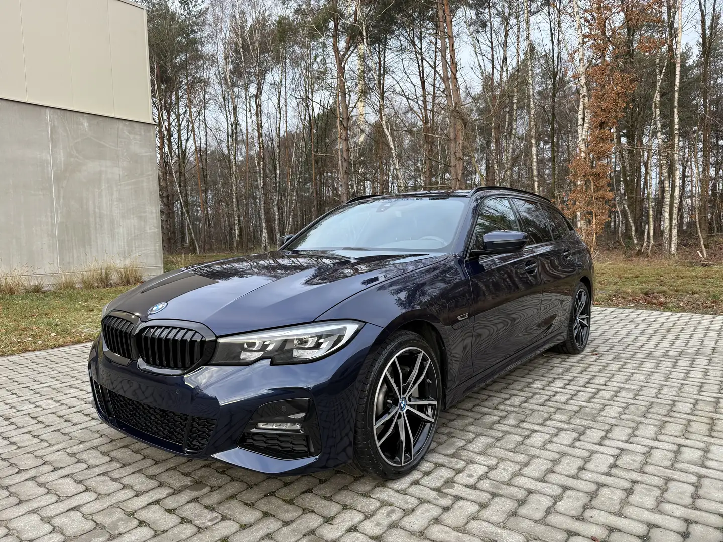 BMW 330 330e Touring Aut. M Sport Bleu - 2