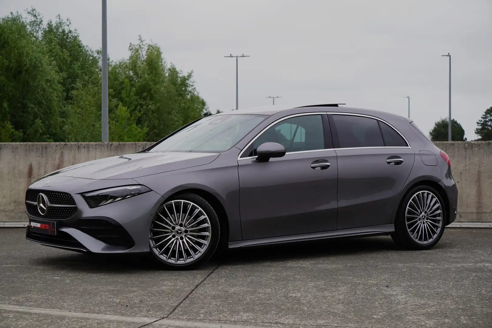 Mercedes-Benz A 180 NIEUW MODEL | 1ste Eigenaar | PANO Gris - 2
