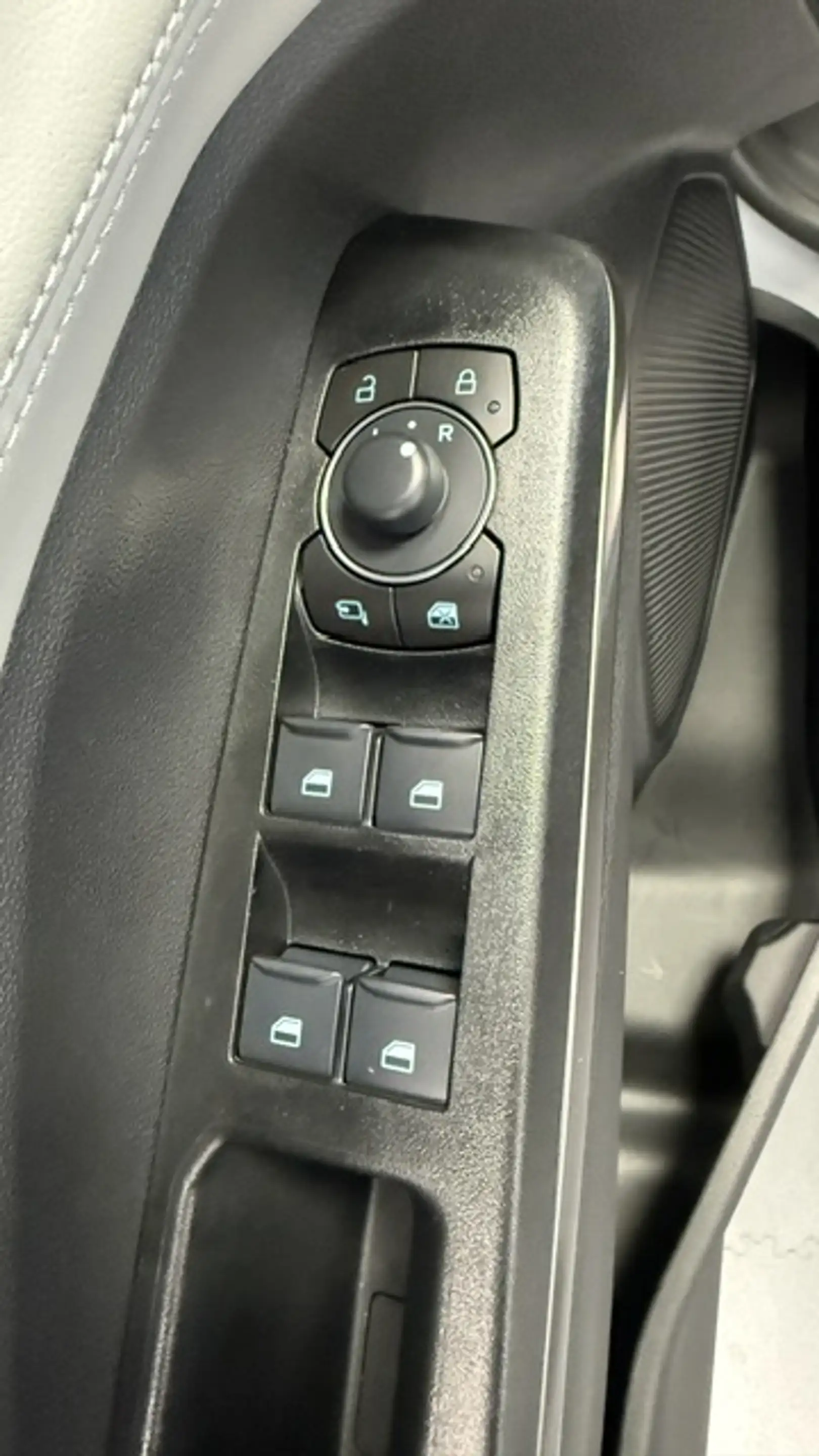 Ford Puma Gen-E Premium 46,8kWh — photo 8