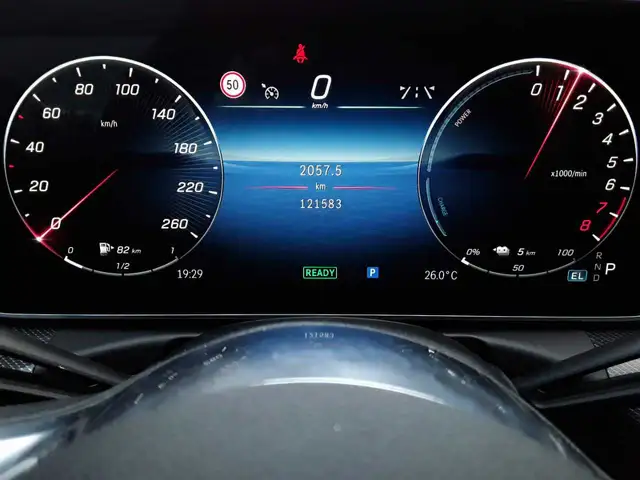 Mercedes-Benz C-Class view 11
