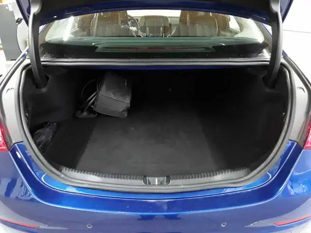Mercedes-Benz C-Class view 15