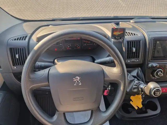 Peugeot Boxer view 4