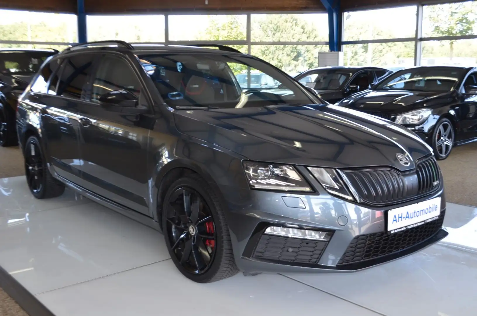 Skoda Octavia Combi RS AUTOMATIK / XENON / NAVI / PDC Grau - 2
