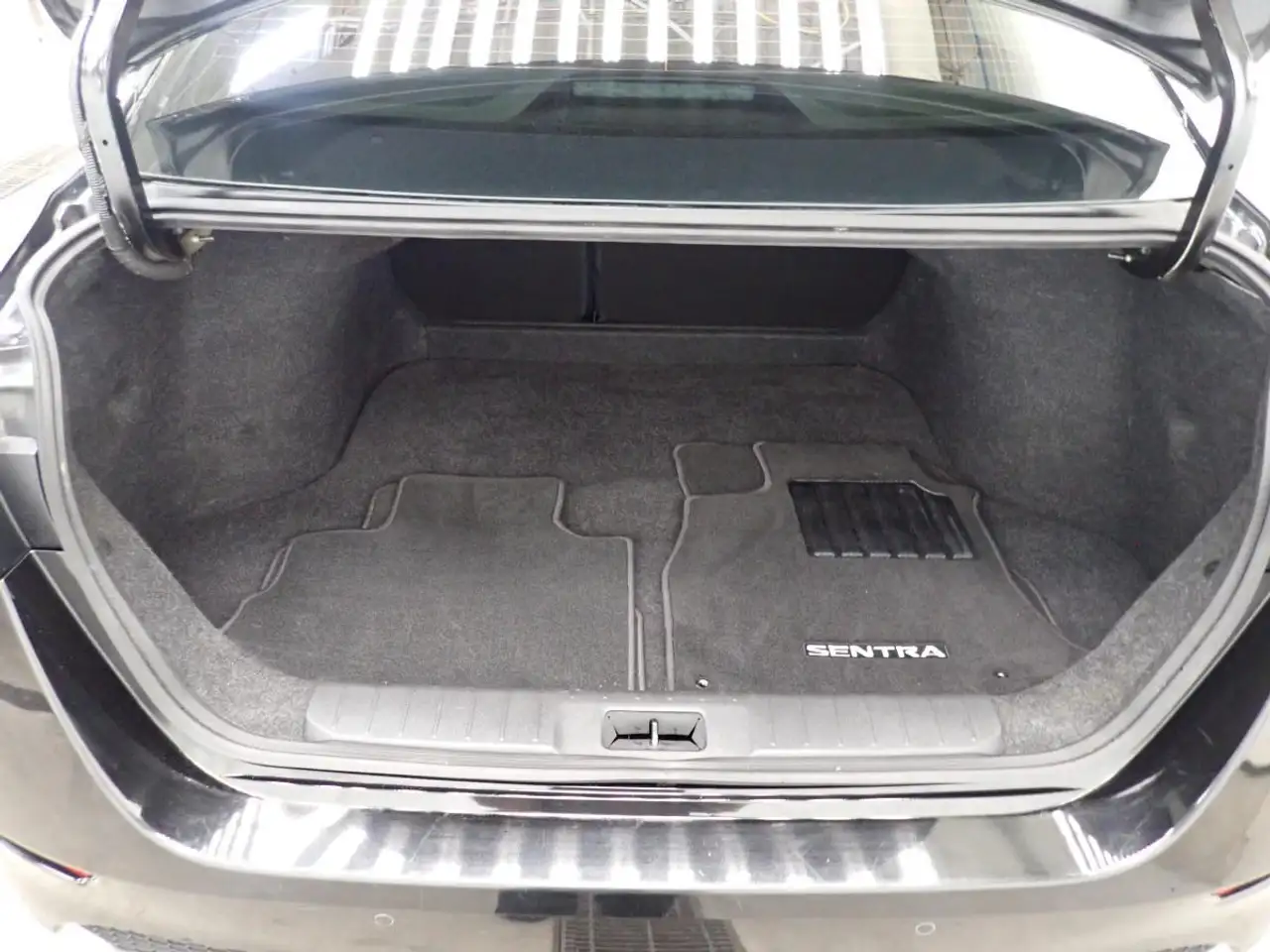 Nissan Sentra снимка Nissan Sentra