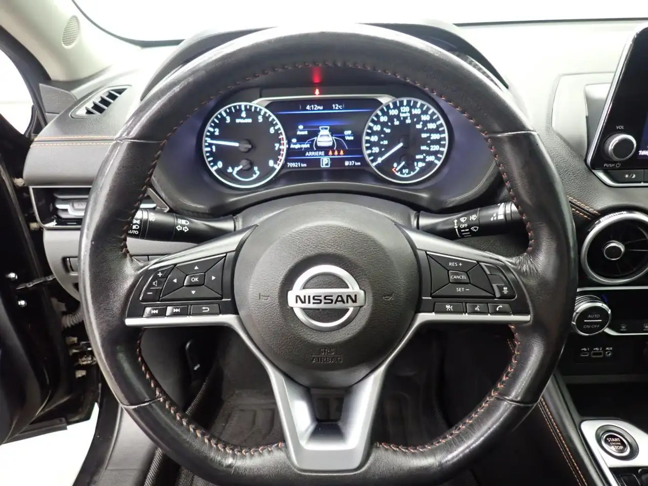 Nissan Sentra снимка Nissan Sentra