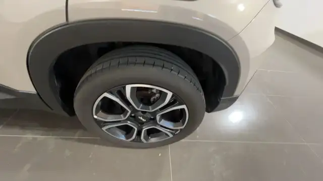 Jeep Avenger view 2
