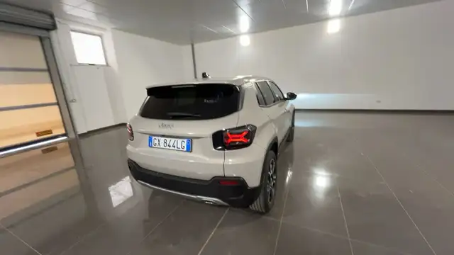 Jeep Avenger view 18