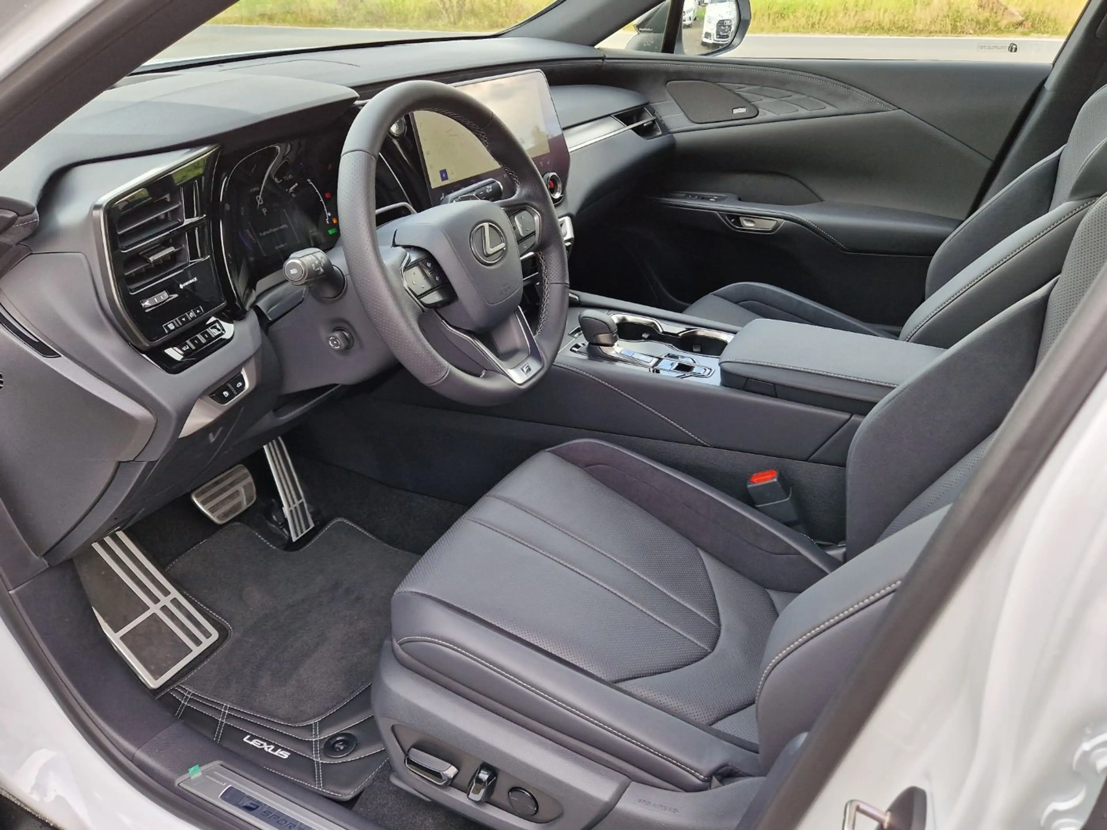 Lexus RX 500h F-Sport Performance Mark Leivinson Pano — photo 6
