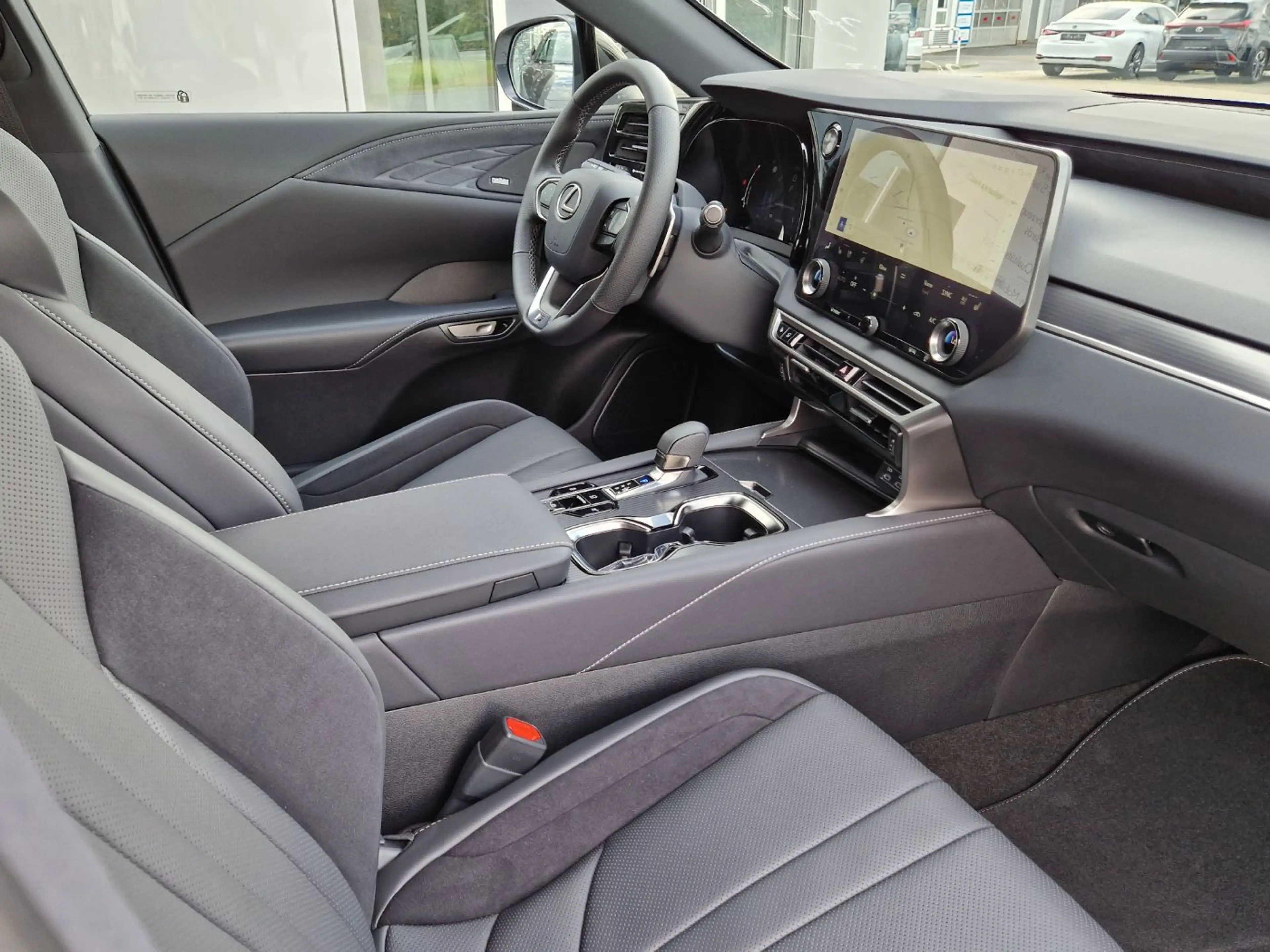 Lexus RX 500h F-Sport Performance Mark Leivinson Pano — photo 10