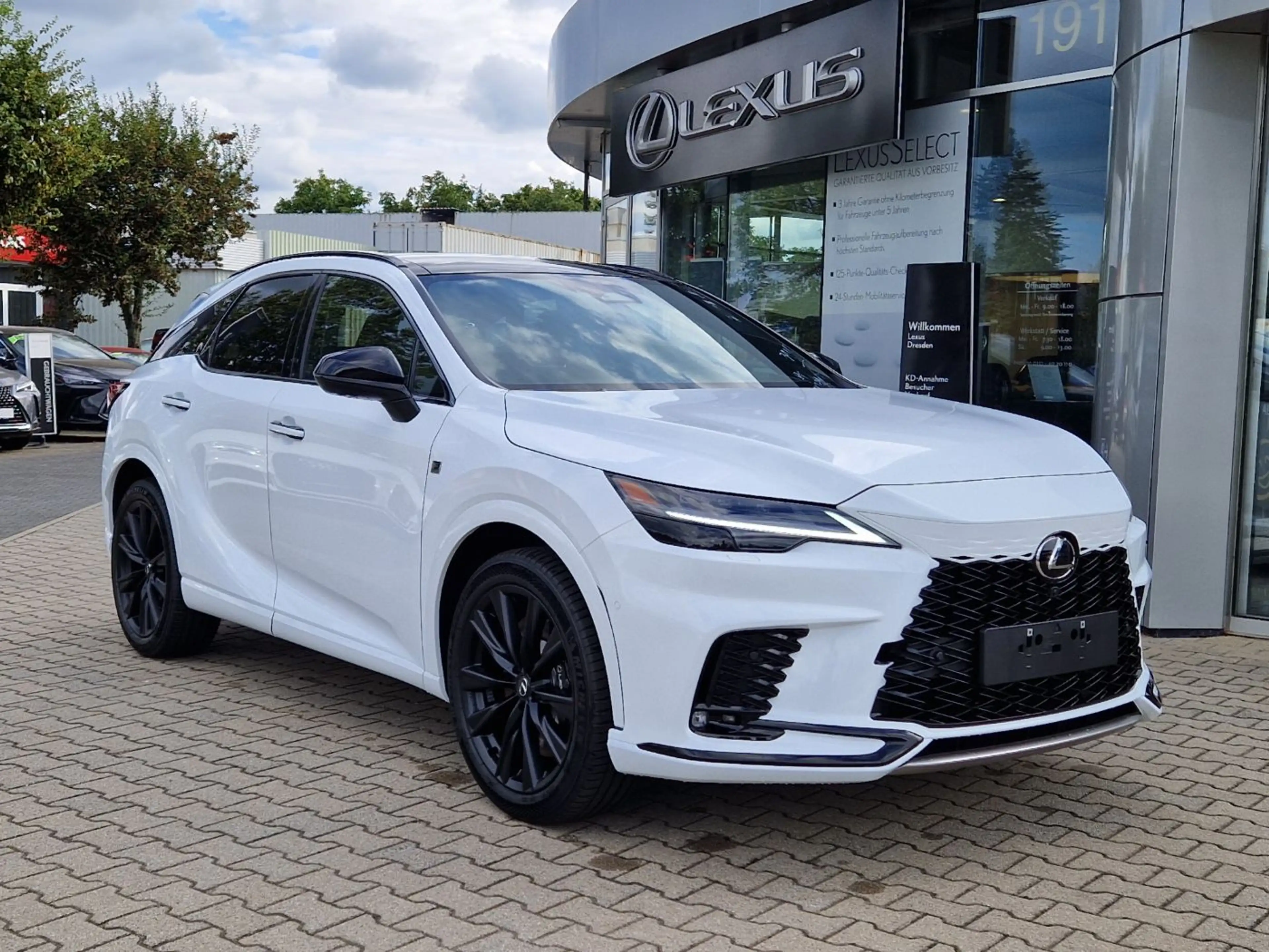 Lexus RX 500h F-Sport Performance Mark Leivinson Pano — photo 2