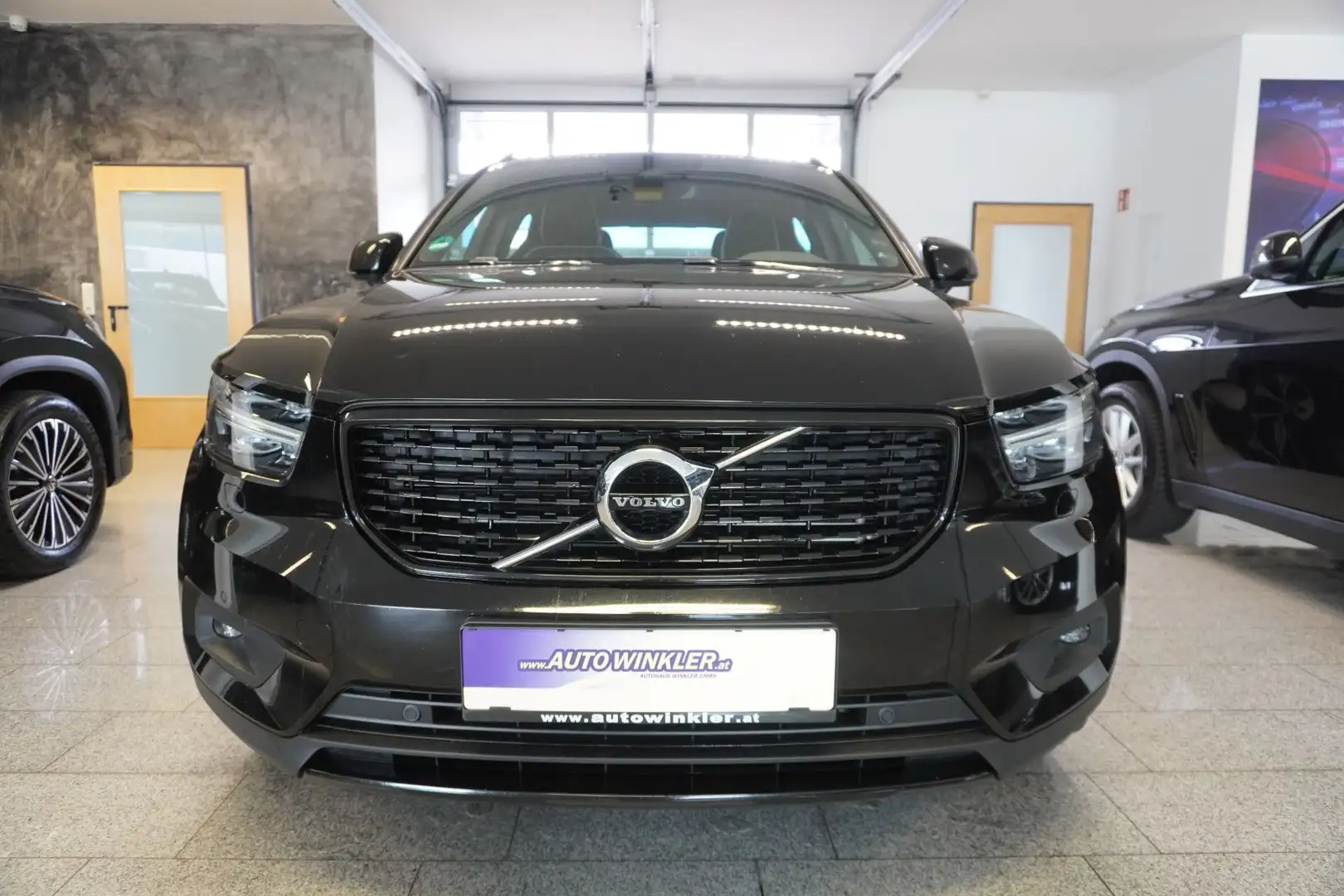 Volvo XC40 PHEV AHV/2x R-Design /SHZ/Kamera Schwarz - 2