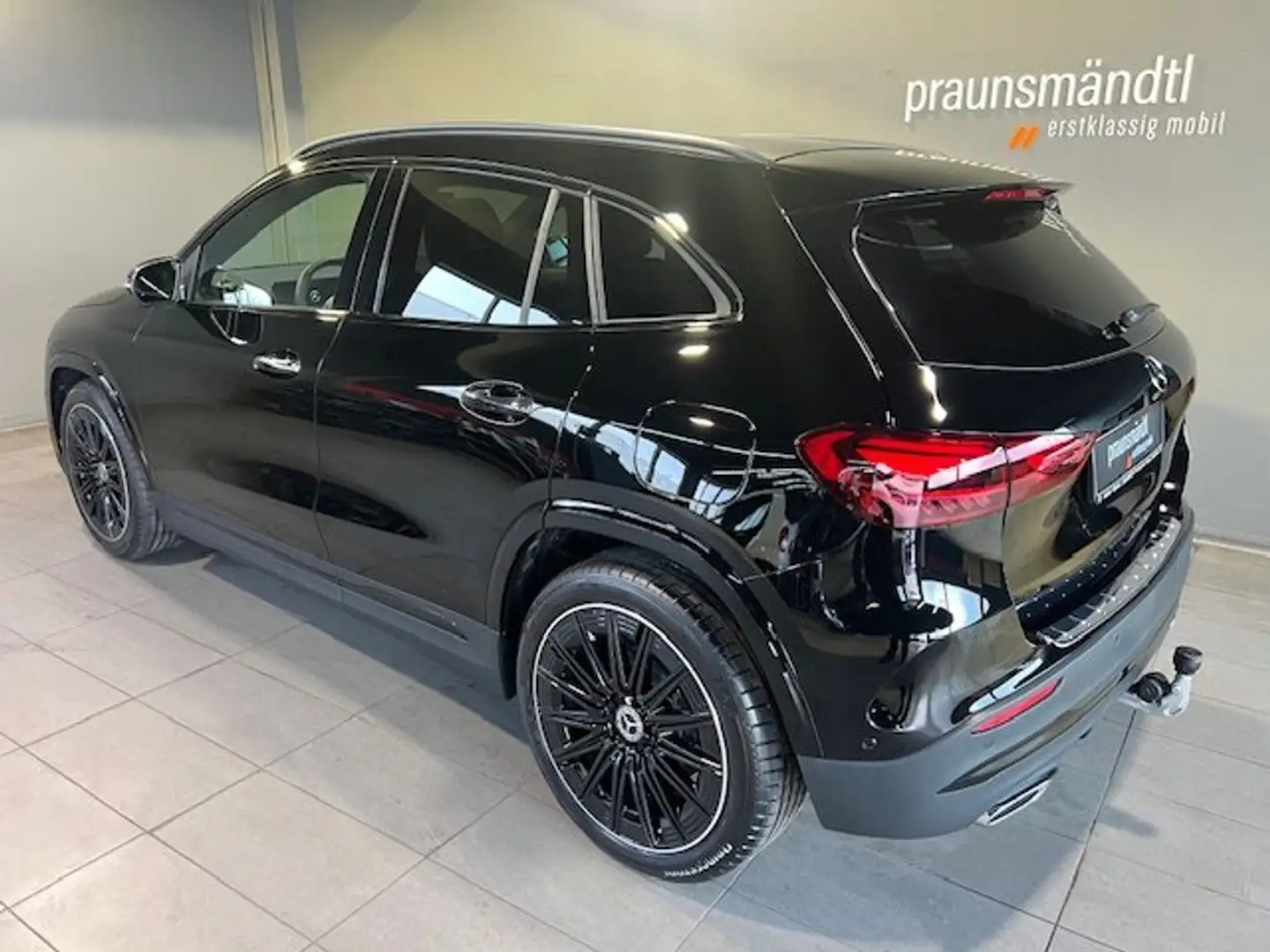 Mercedes-Benz GLA 220 4M AMG Night Pano/AHK/Sound/Tot/20"/MBUX Schwarz - 2