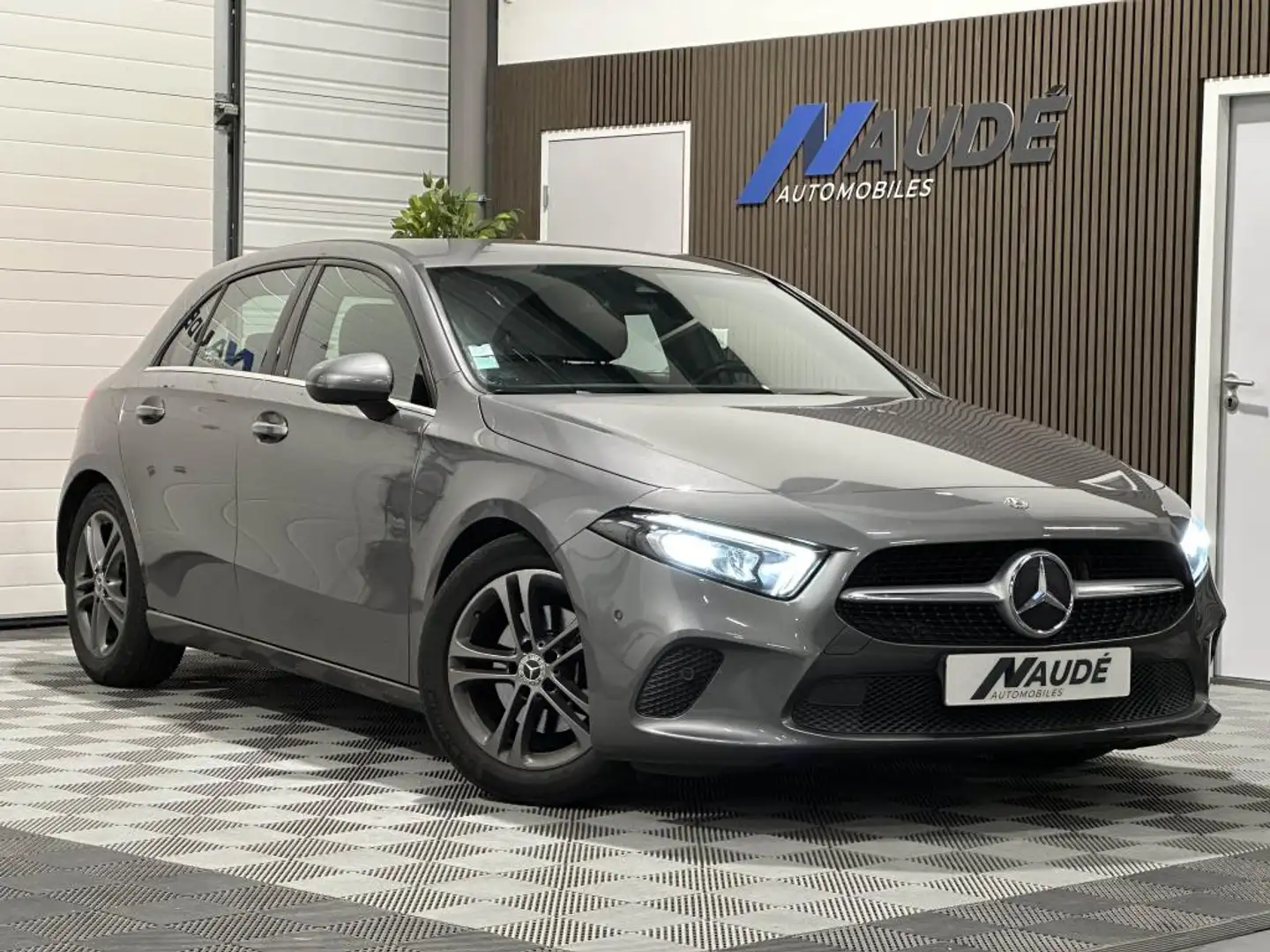 Mercedes-Benz A 200 200 163ch 7G-DCT Business Line - Caméra de recul Gris - 1