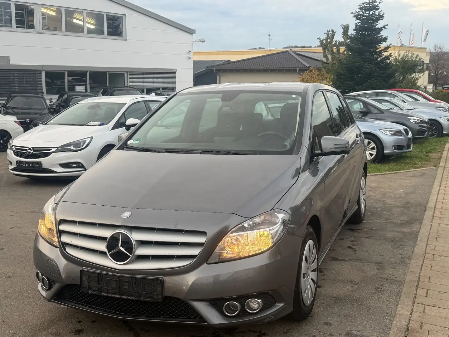 Mercedes-Benz B 180 B B 180 CDI*NEU*TÜV*EURO5* gepflegt*AHK* Grau - 2