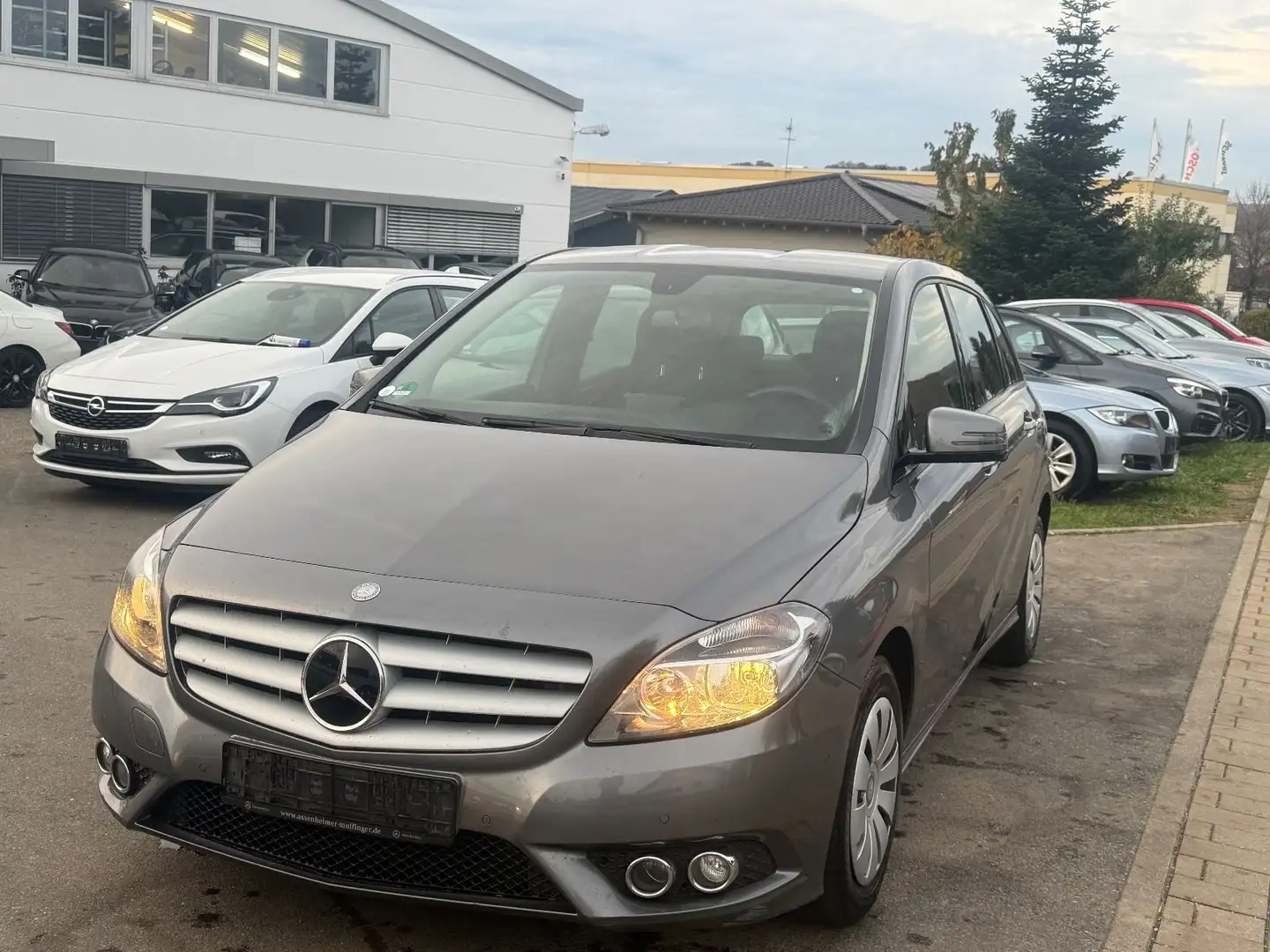 Mercedes-Benz B 180 B B 180 CDI*NEU*TÜV*EURO5* gepflegt*AHK* Grau - 1