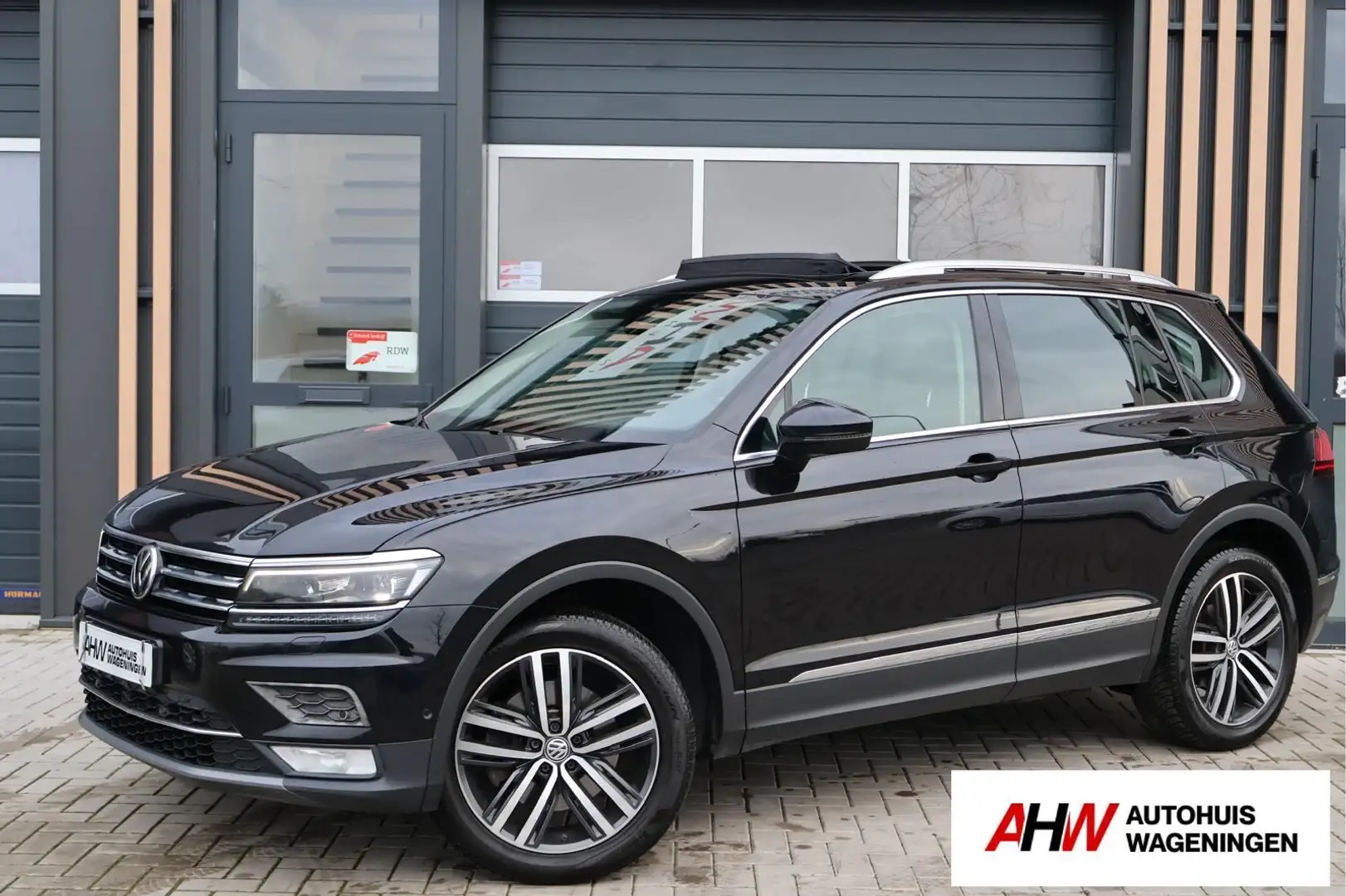 Volkswagen Tiguan 2.0 TSI 4M. Highline Gris - 1