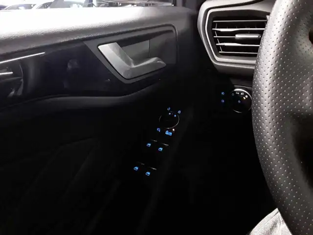 Ford Focus view 15