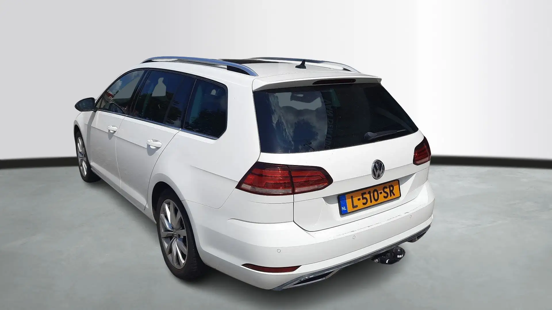 Volkswagen Golf Variant 1.5 TSI Highline | Navi | Panoramadak | Trekhaak | Wit - 2