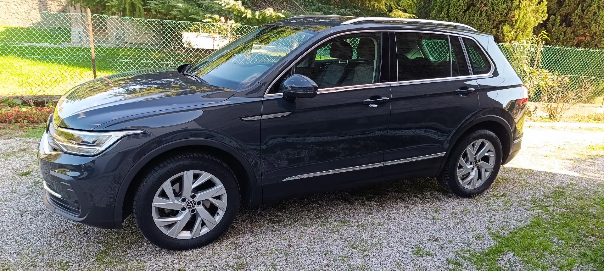 Volkswagen Tiguan Tiguan II 2021 2.0 tdi Life 150cv dsg Zwart - 2