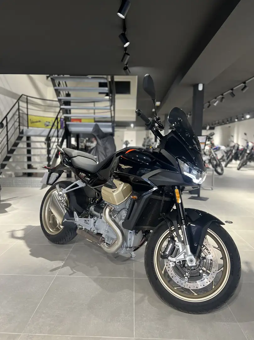 Moto Guzzi V 100 Noir - 1