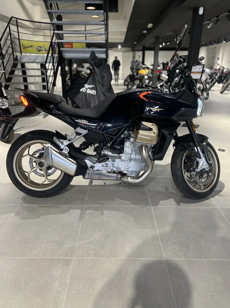 Moto Guzzi V 100 Noir - 2