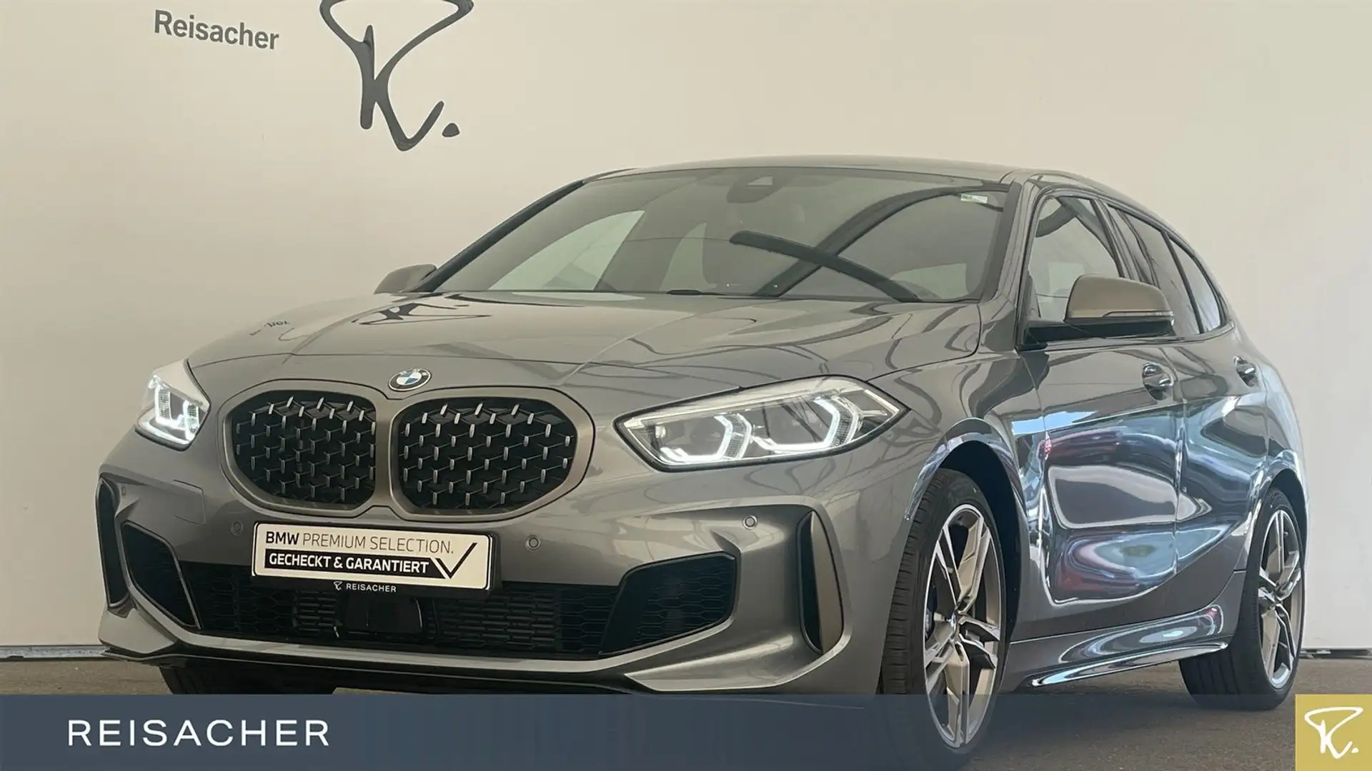 BMW 135 i A xDr LCPro KomfortZ ACC RFK HuD H&K 18"LM Grau - 1