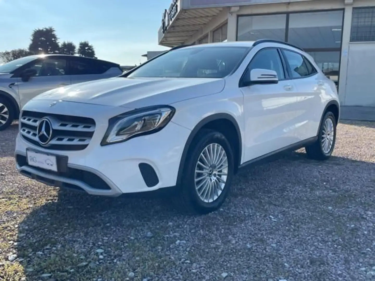Mercedes-Benz GLA 180 Business Extra Wit - 2